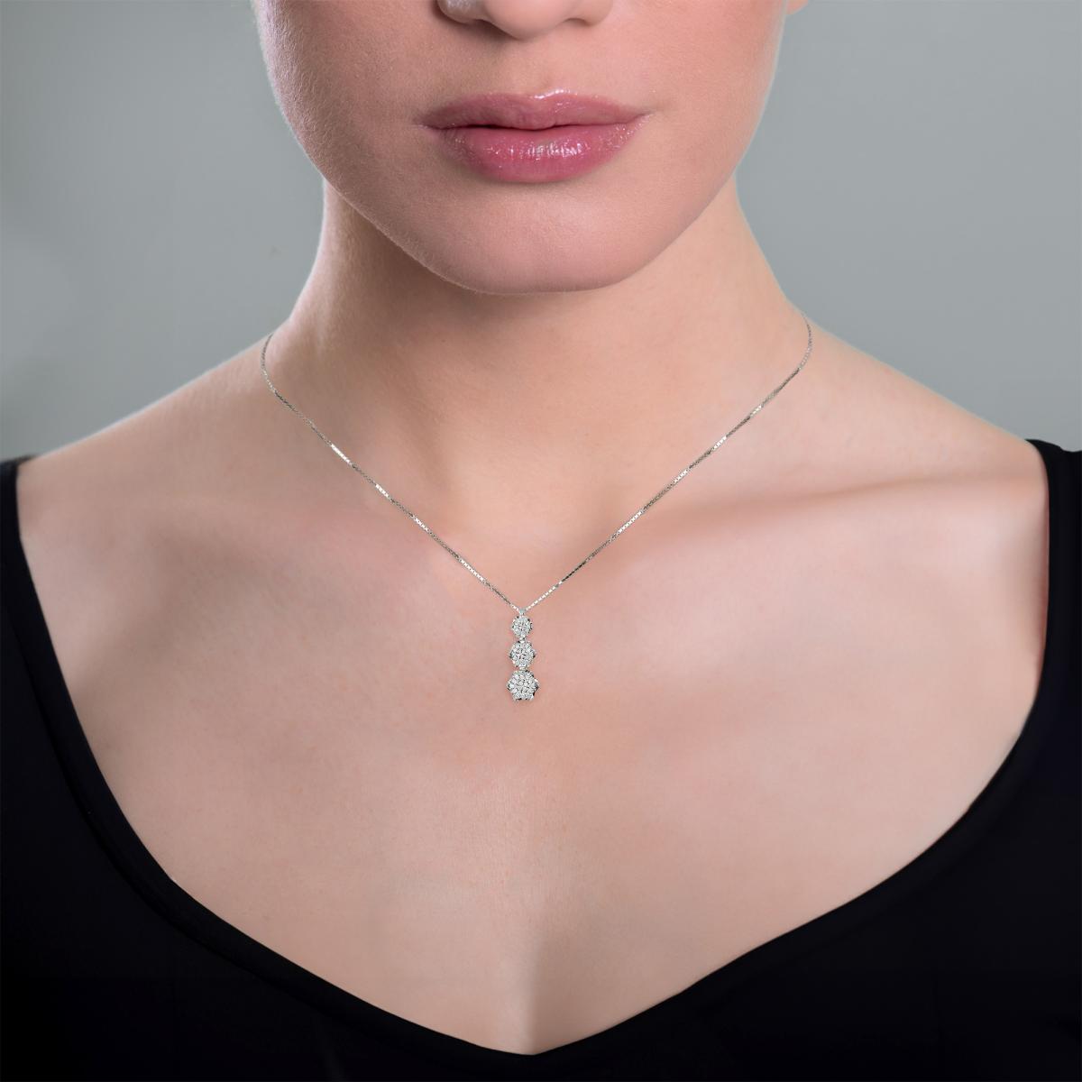 Collana-con-pendente-a-motivo-floreale-in-oro-18-kt-con-diamanti-bianchi-naturali-CD703DB-LB (1)
